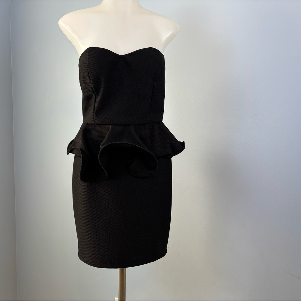 Windsor Chic Black Strapless Dress